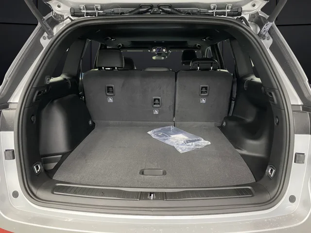 New 2026 Silver Zynith Exterior Paint Jeep Altitude image 15