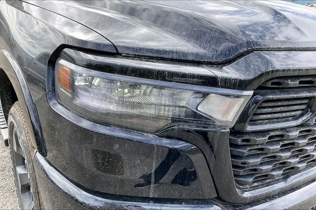New 2026 Diamond Black Crystal Pearl-Coat Exterior Paint RAM Big Horn/Lone Star image 16