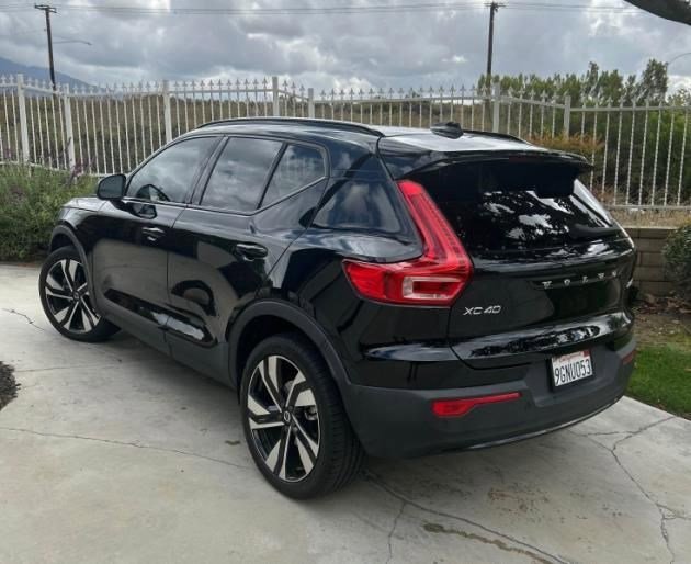 Used 2023 Onyx Black Metallic Volvo Ultimate Dark Theme image 6