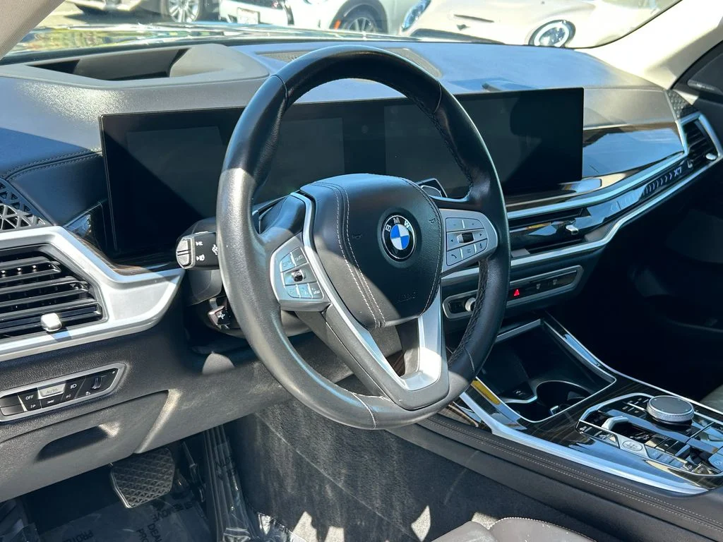 Used 2023 Green BMW xDrive40i image 13