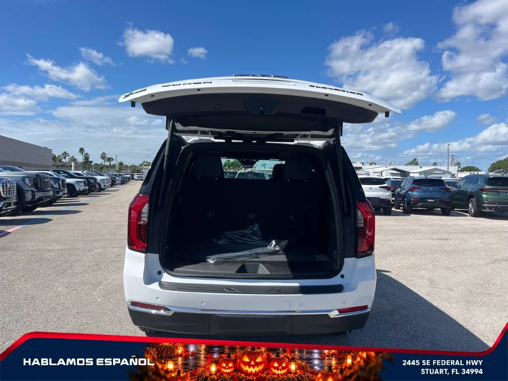 New 2027 Summit White GMC Elevation image 17