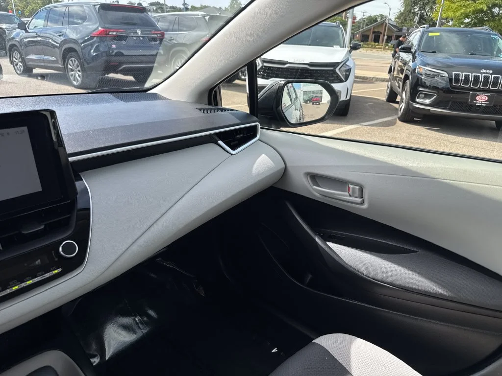 Used 2025  Toyota LE image 29