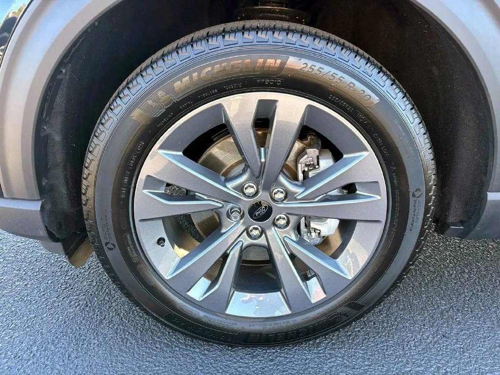 Used 2026 Black Metallic Ford Active image 7