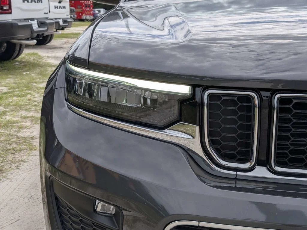 Used 2025 Gray Jeep Overland image 10