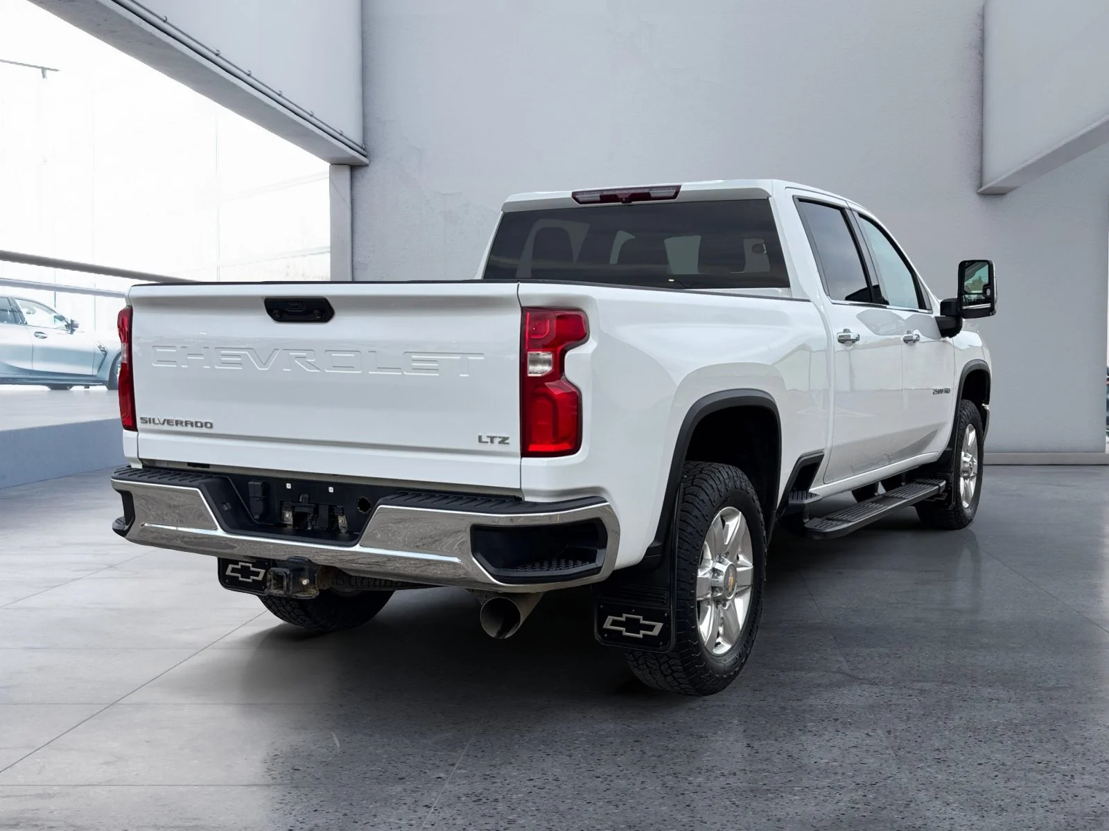 Used 2022 White Chevrolet LTZ image 5