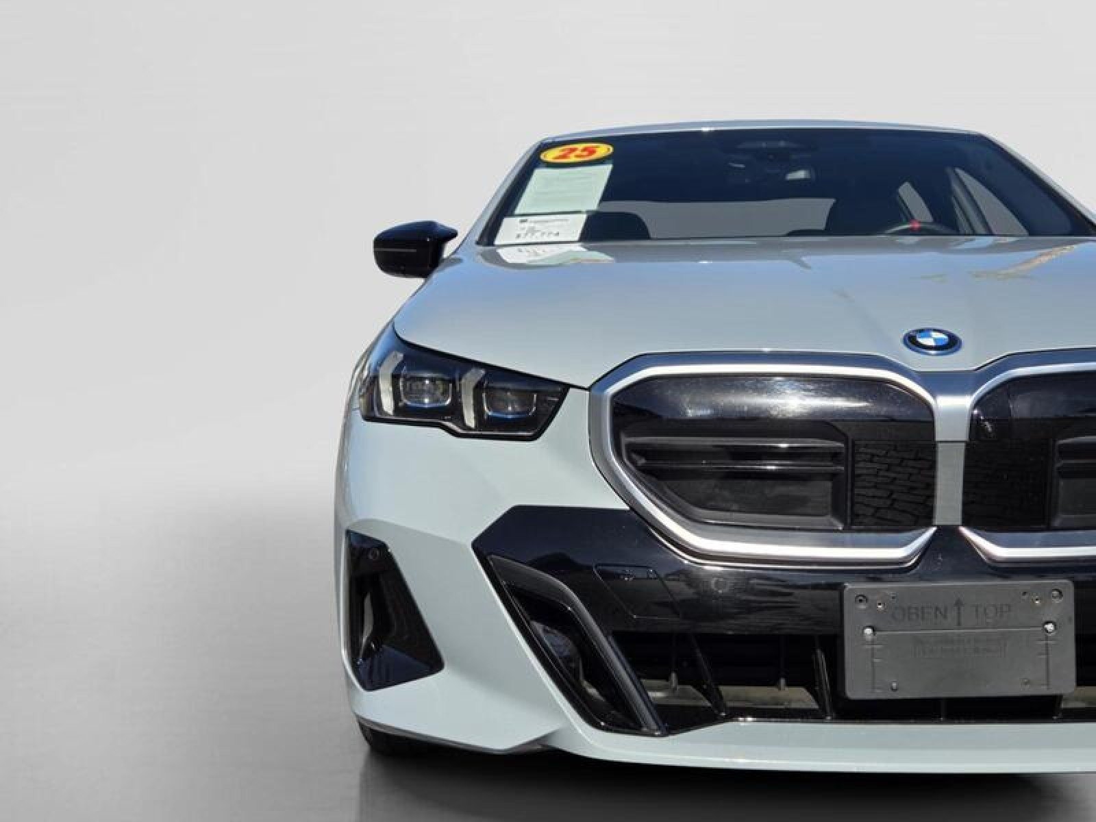 2025 BMW i5 M60 - Photo 10