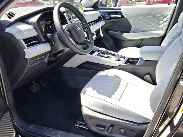 2025 Mitsubishi Outlander Plug-in Hybrid Platinum Edition - Photo 12