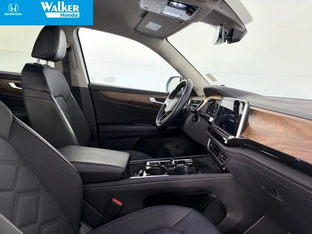 Used 2025 Pure White Volkswagen 2.0T SE w/Technology image 39