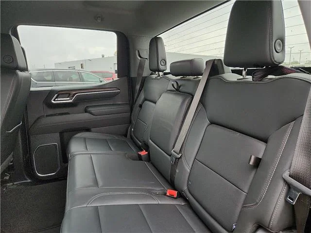 Used 2025 White GMC SLT 4x2 Crew Cab 5.75 ft. box 147.4 in. WB image 9