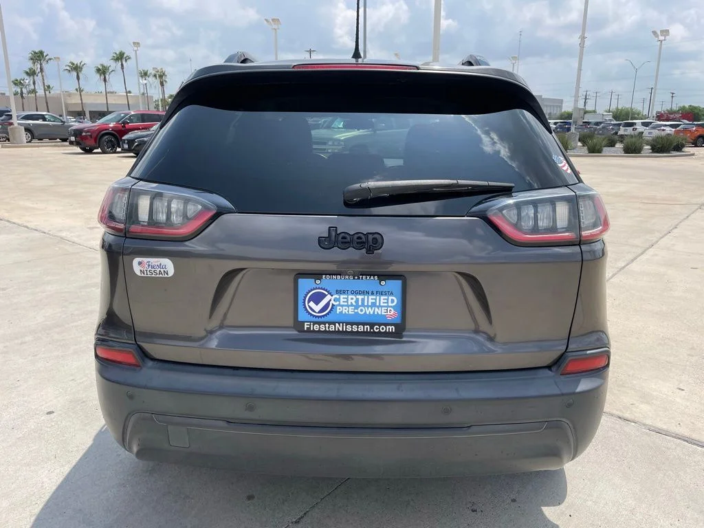 Used 2019 Gray Jeep Latitude Plus image 6