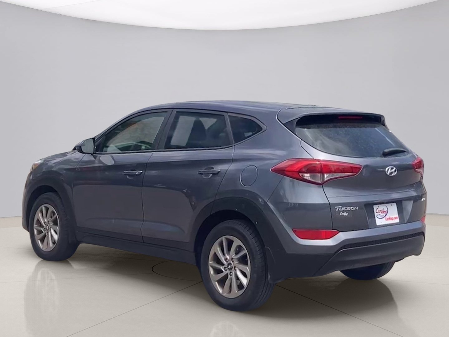 Used 2018 Gray Hyundai SE image 3