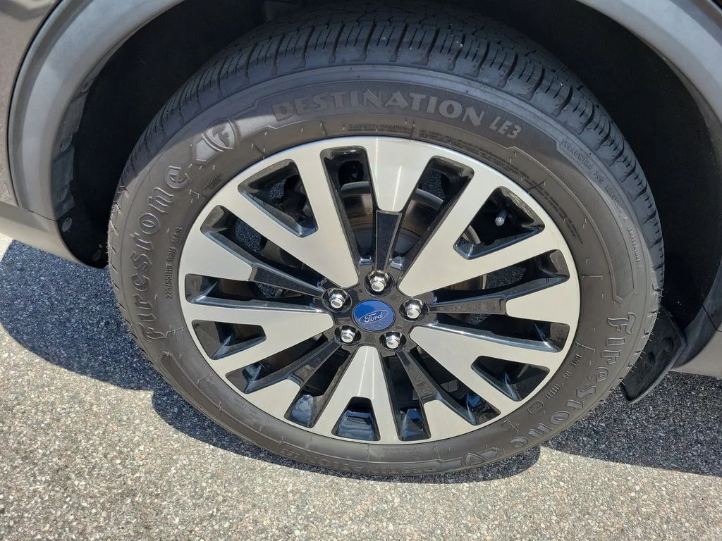 Used 2020 Magnetic Metallic Ford SE Sport image 6