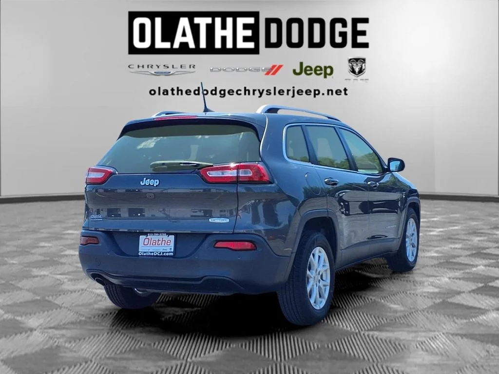 Used 2016 Gray Jeep Latitude image 26