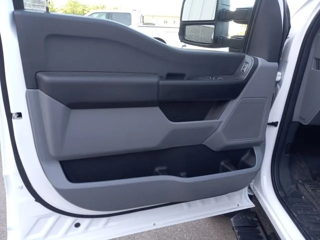 New 2025 Oxford White Ford XL image 12