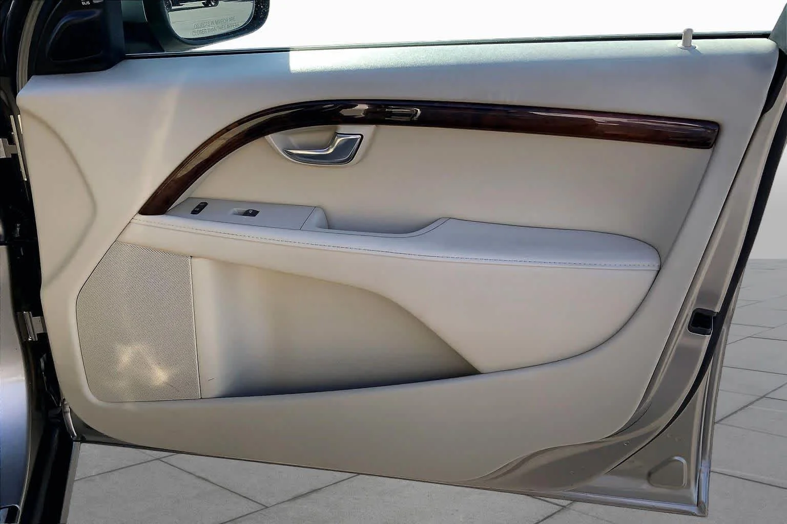 Used 2013 Twilight Bronze Metallic Volvo 3.2L image 21