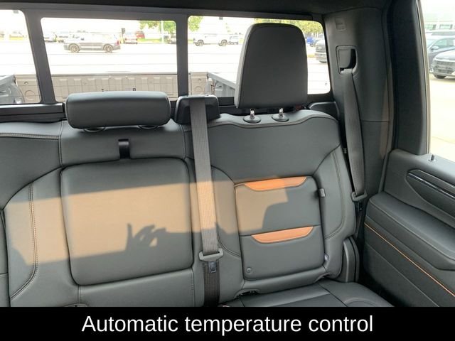Used 2024  GMC AT4 image 16