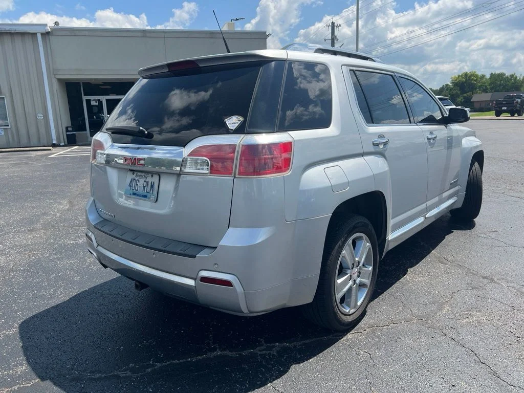 Used 2013 Silver GMC Denali image 4