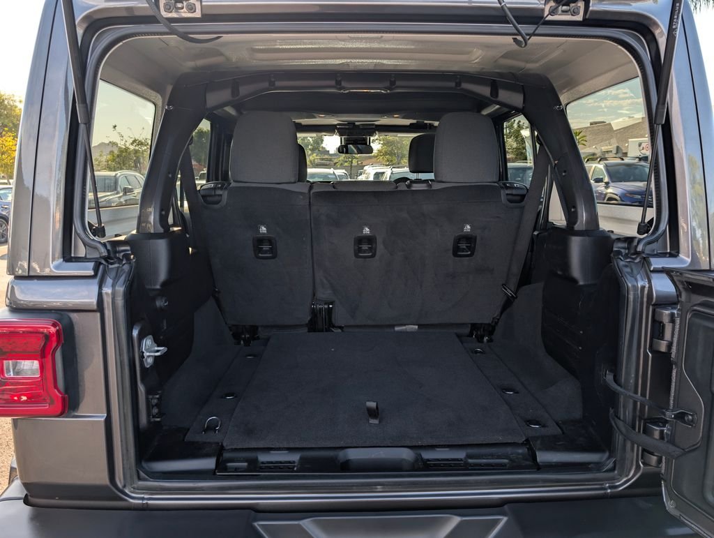 2025 Jeep Wrangler 4-Door Sahara - Photo 10