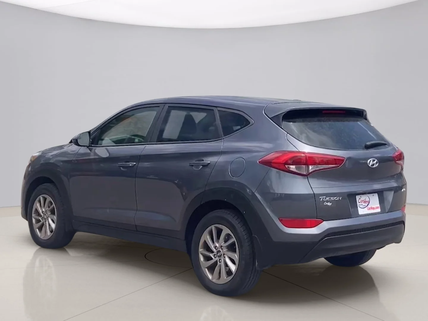 Used 2018 Gray Hyundai SE image 3