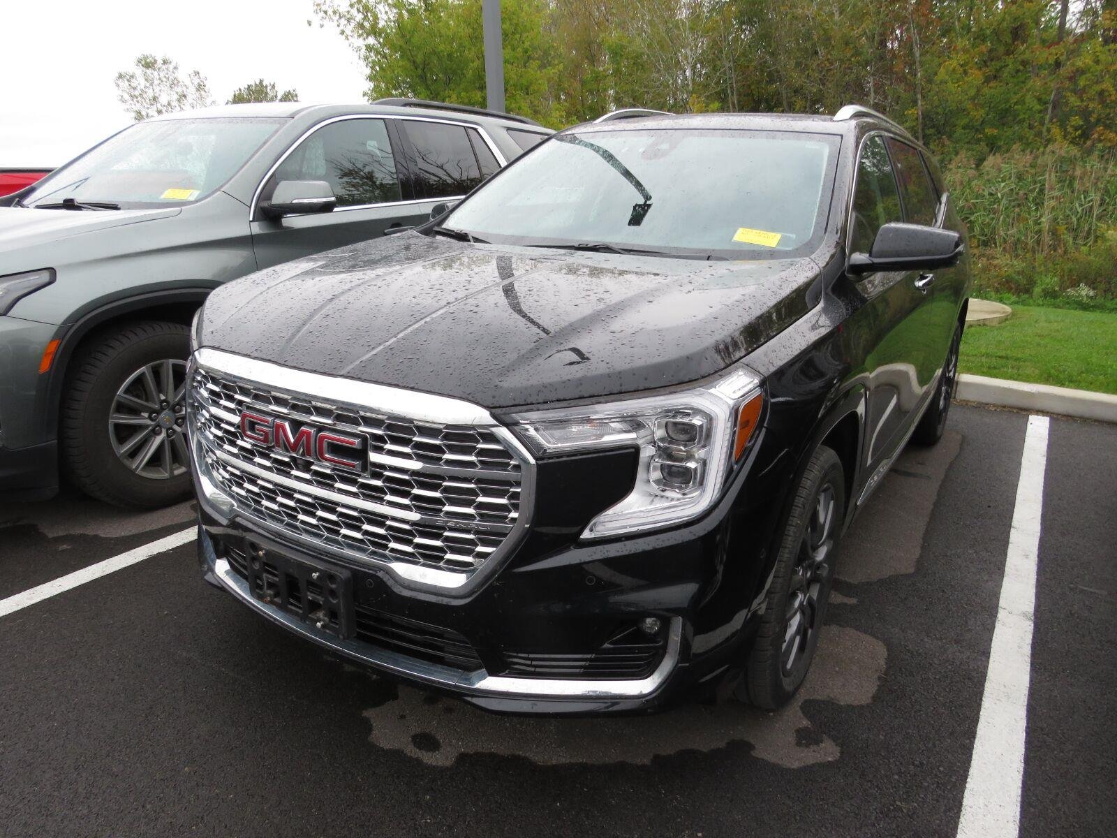 Used 2024 Ebony Twilight Metallic GMC Denali image 4