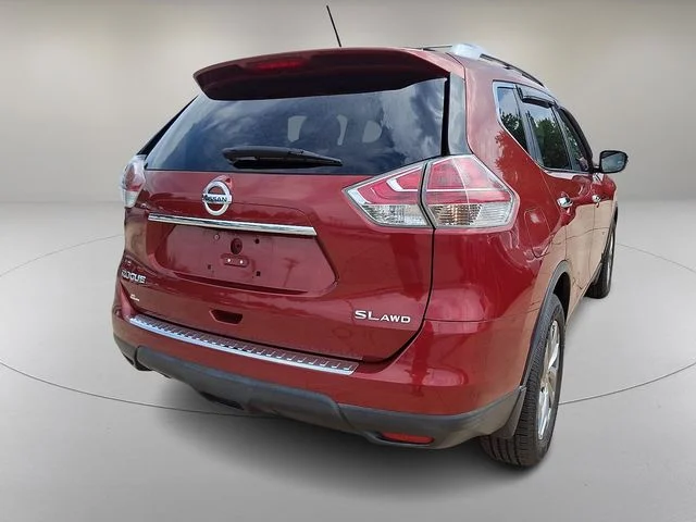 Used 2015 Red Nissan SL image 10