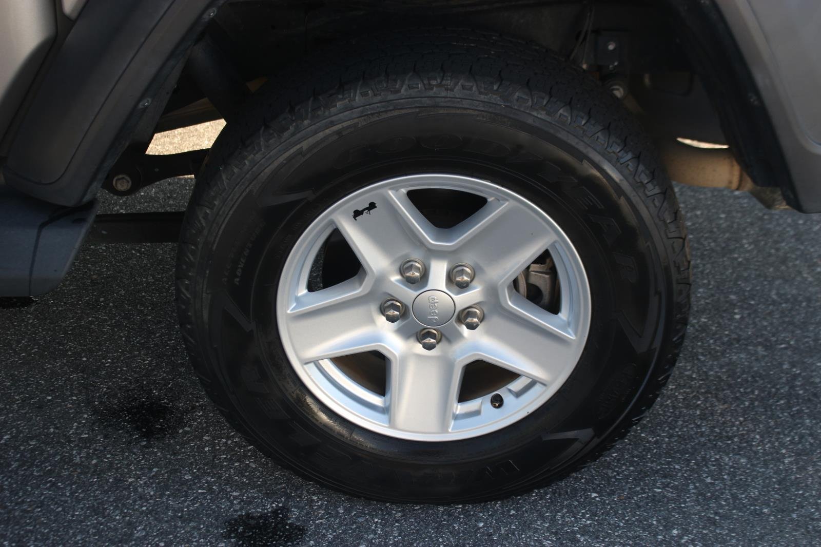 Used 2020 Silver Jeep Sport S image 34