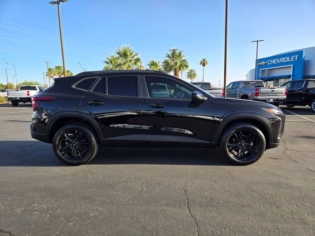 Used 2024 Mosaic Black Metallic Chevrolet ACTIV image 7