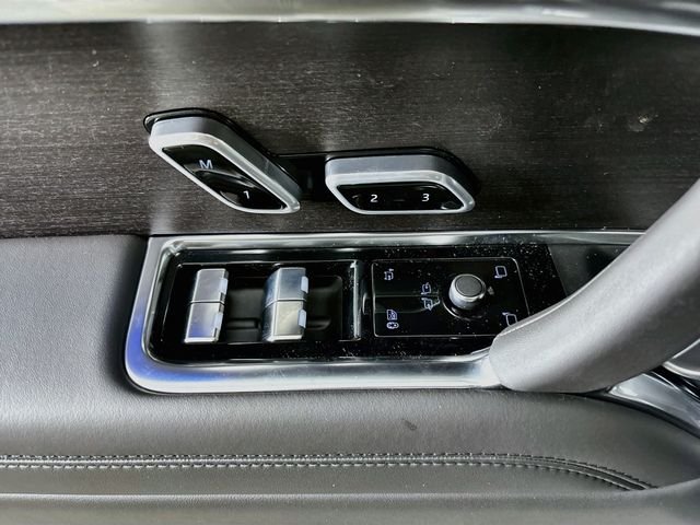 New 2027 Black Land Rover SE image 18