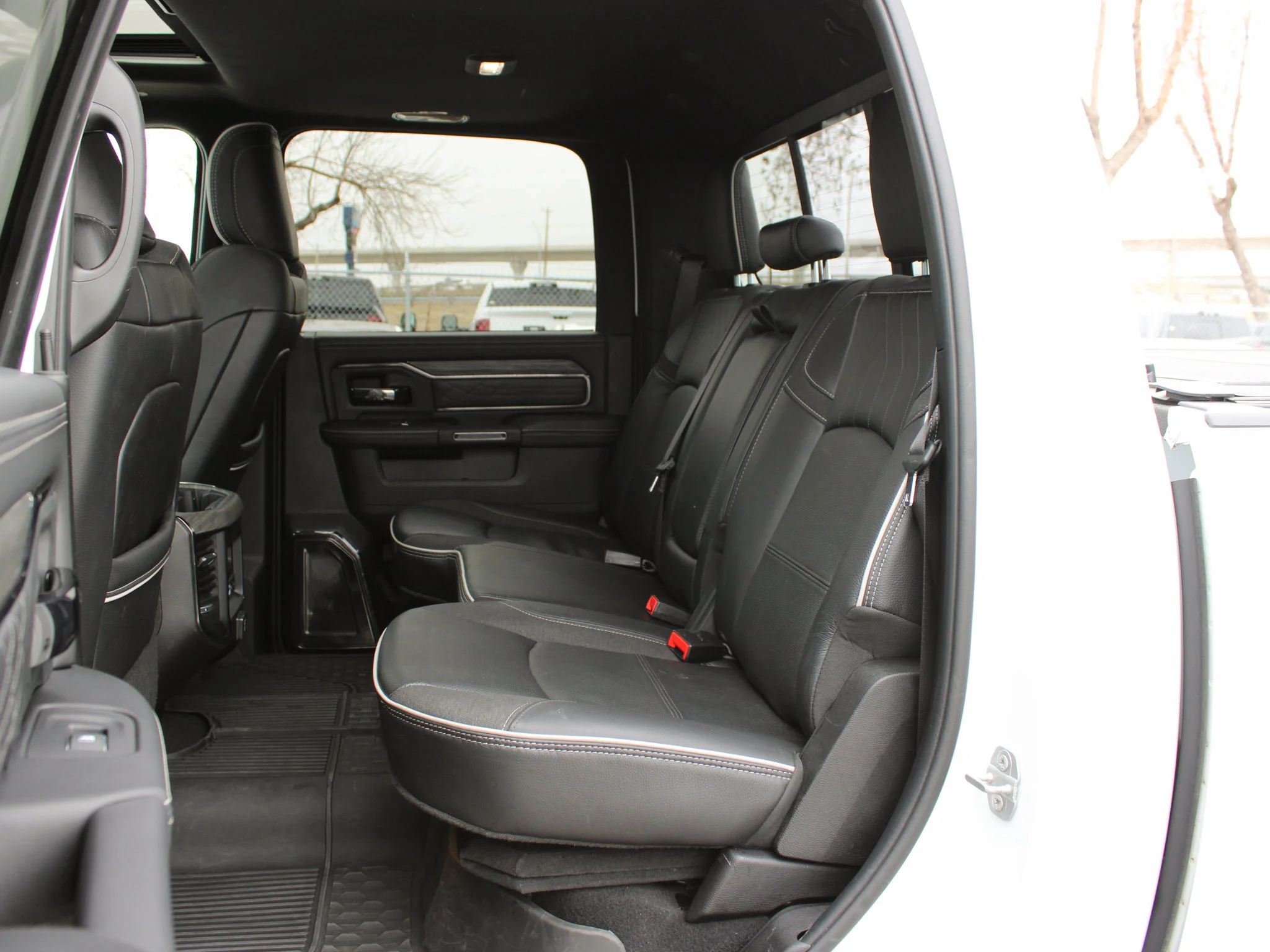 Certified Used 2025 White RAM Limited * Cummins Diesel | 5th Wheel & Gooseneck | Adaptive Cruise | Apple CarPlay | Tonneau Cover image 18