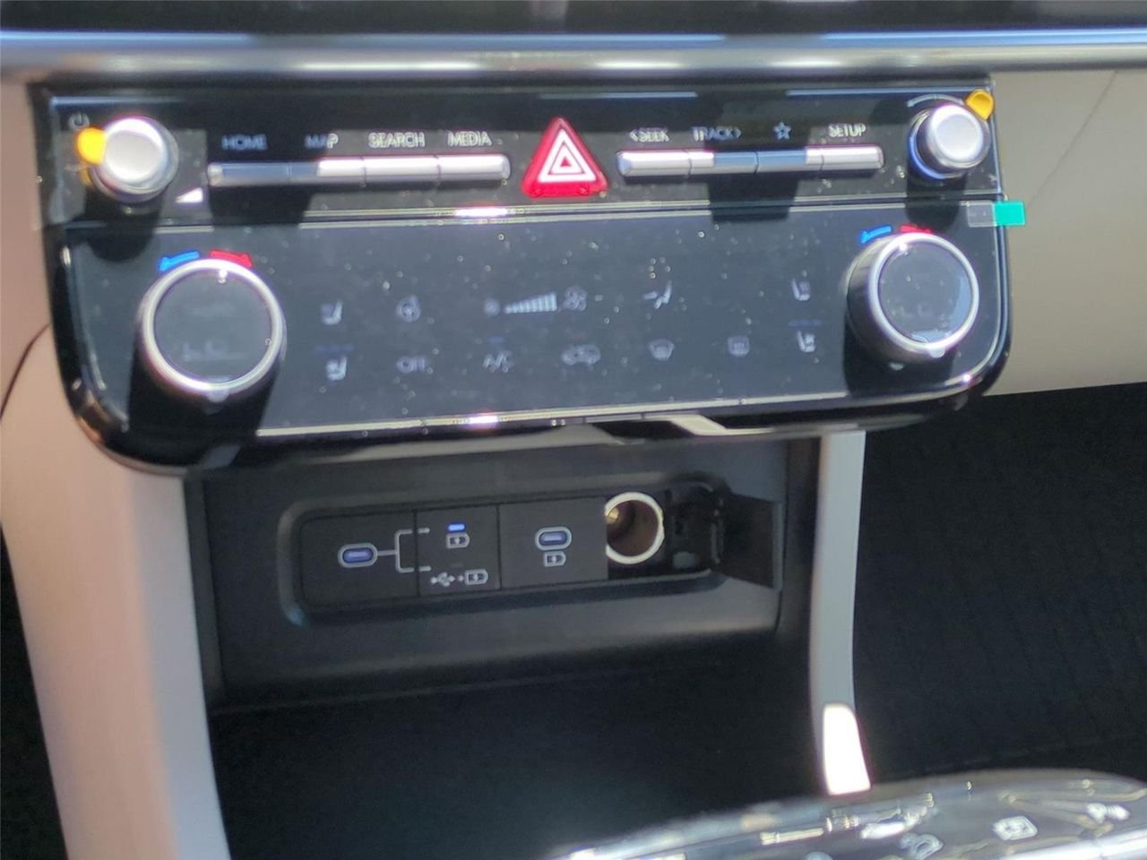 New 2026 Ecotronic Gray Hyundai Limited FWD image 28