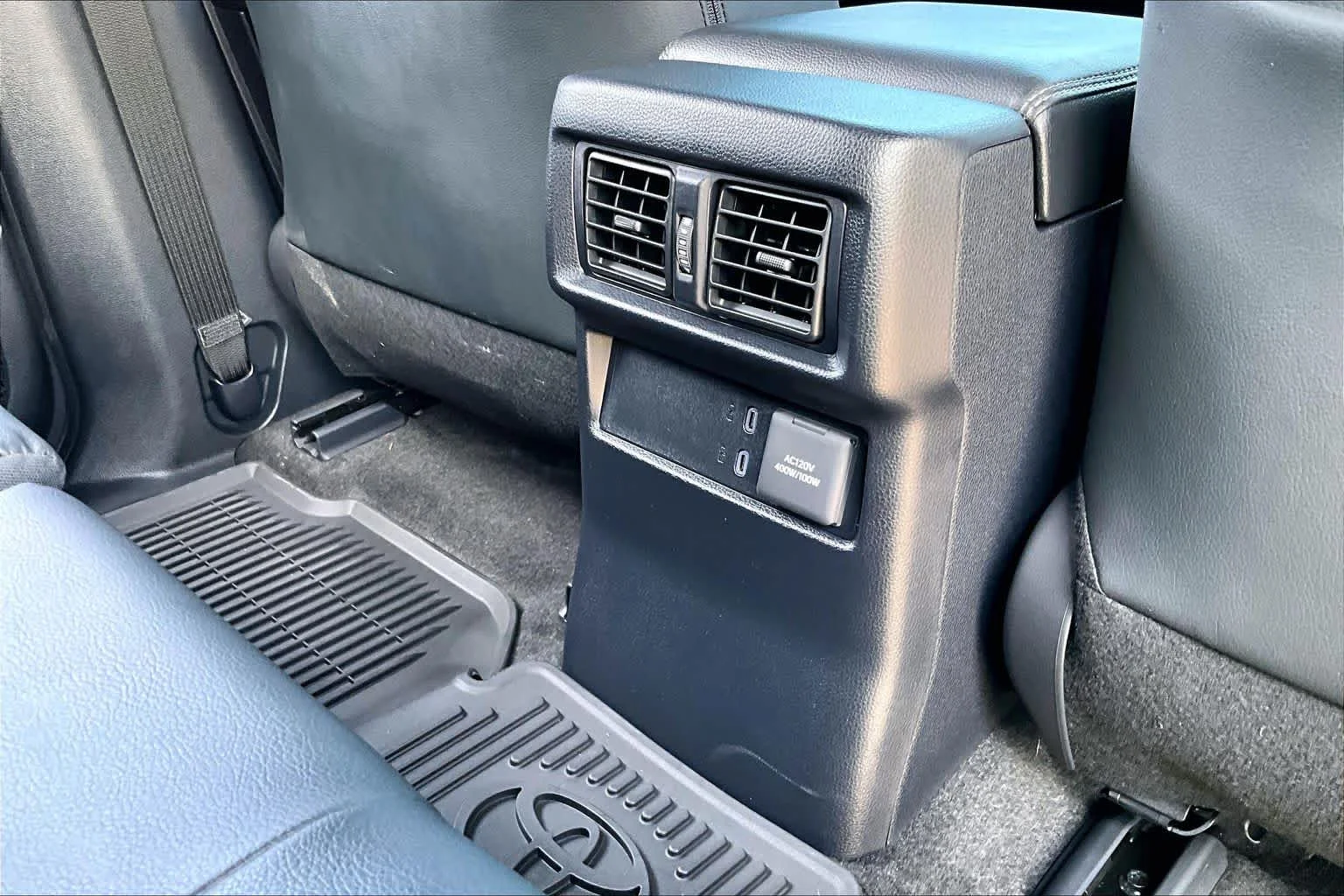 Used 2026 Wind Chill Pearl Toyota Limited image 10