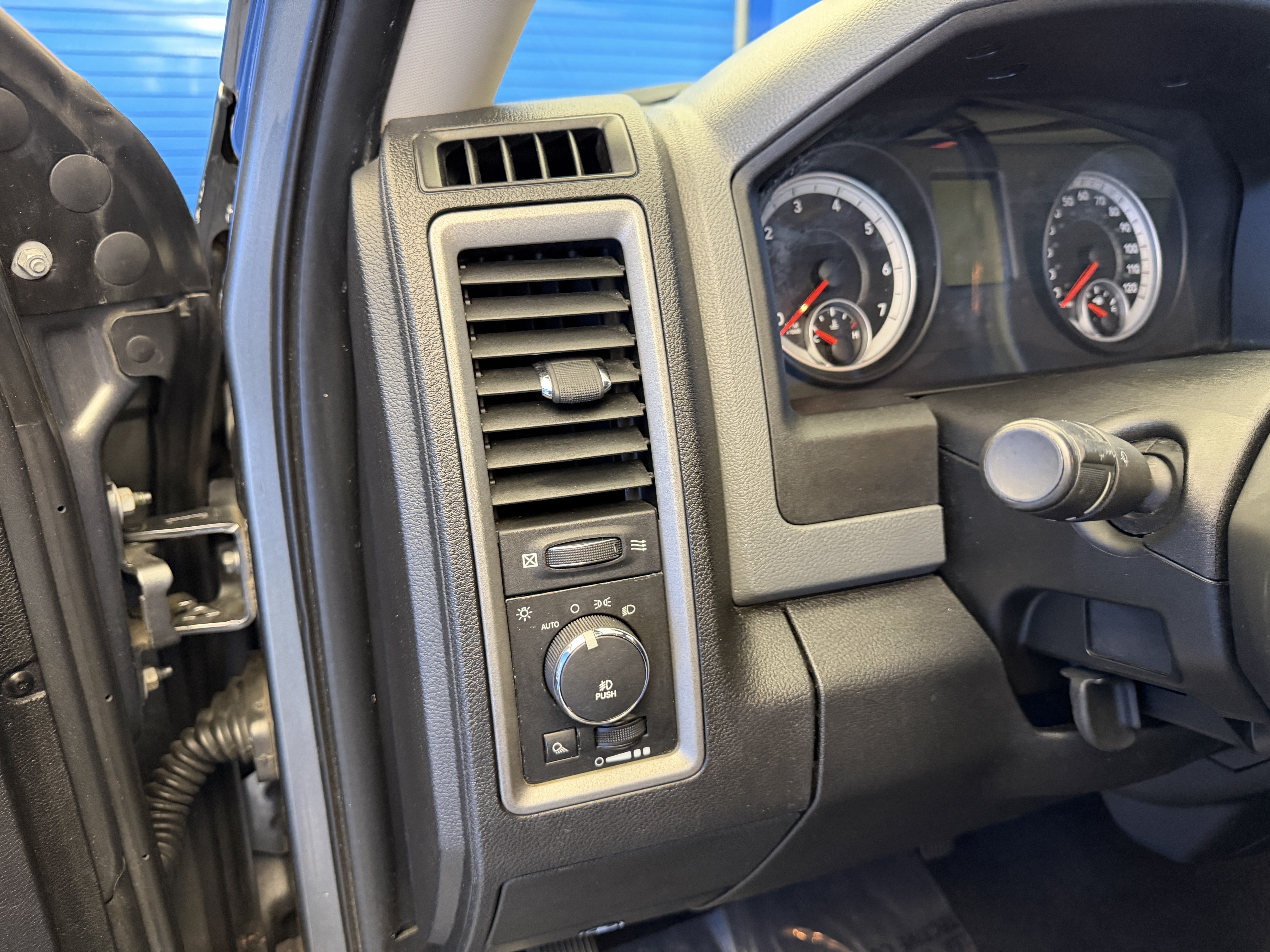 Used 2013 Mineral Gray Metallic Ram Tradesman image 13