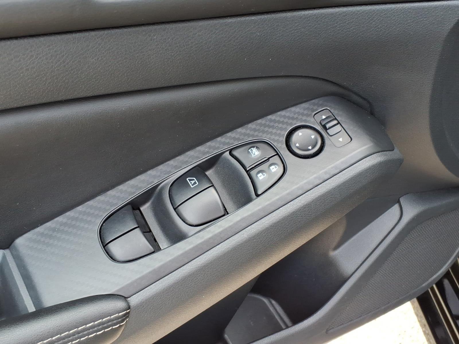 Used 2025 Super Black Nissan SV image 12