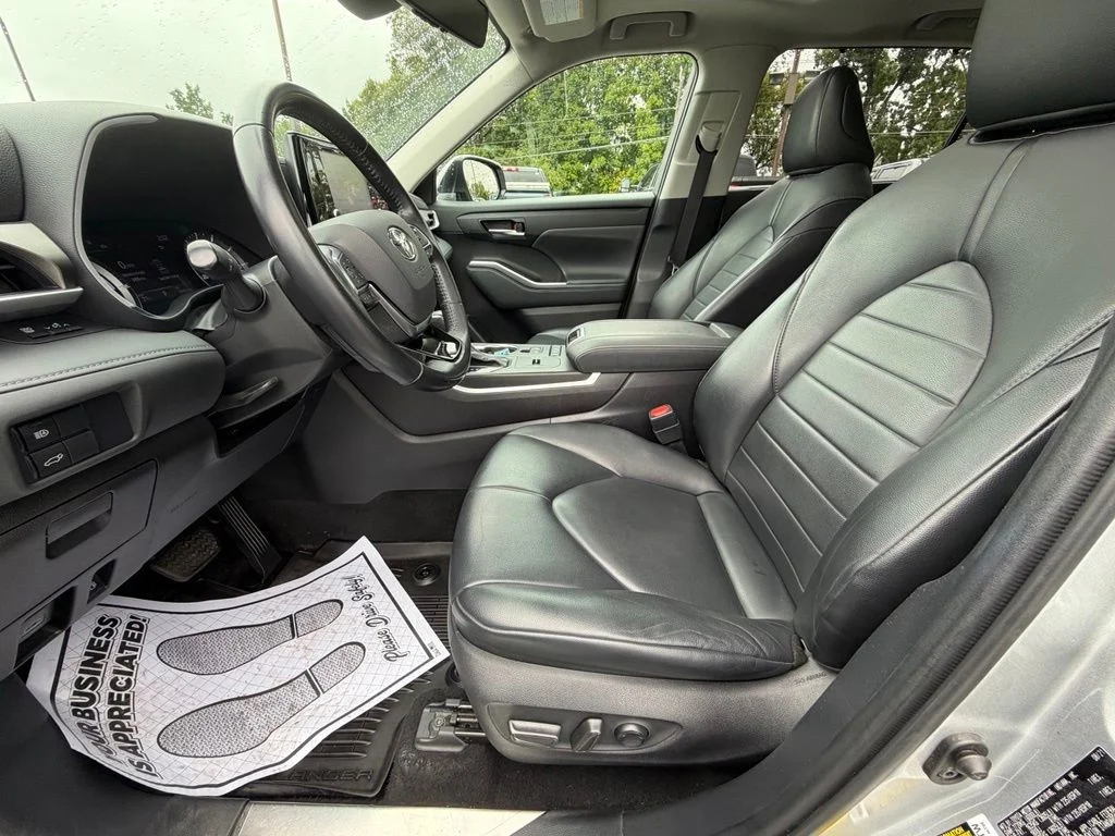 Used 2021 Silver Toyota XLE image 10