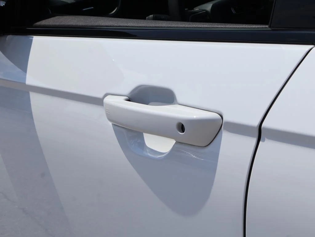 Used 2024 White Jeep Altitude image 19