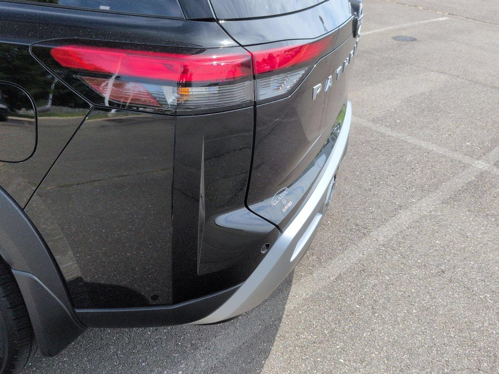 Used 2025 Super Black Nissan SL image 12