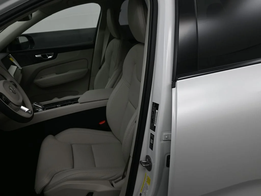 New 2026 White Volvo T8 Ultra image 10