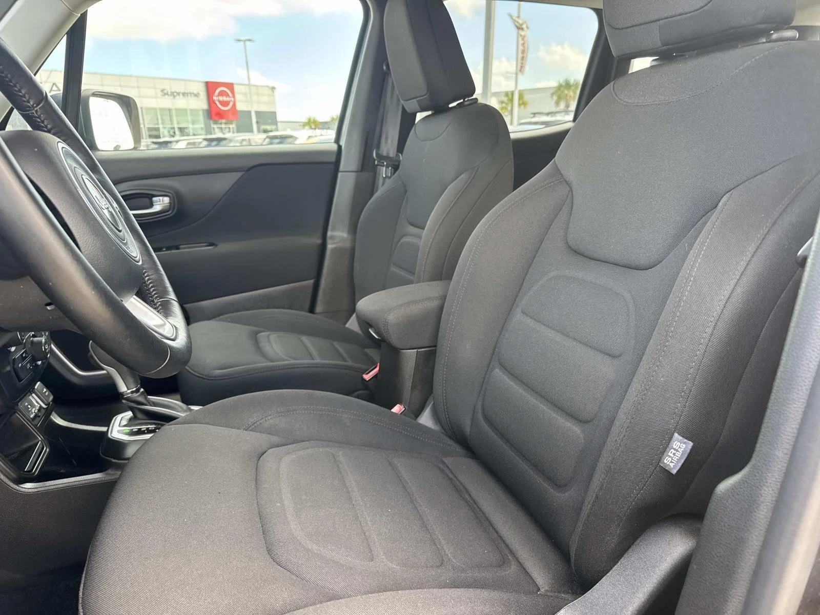 Used 2021 Granite Crystal Metallic Clearcoat Jeep Latitude FWD image 15