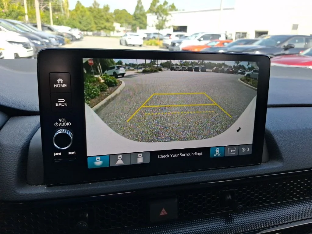 Used 2025 White Honda EX-L image 27