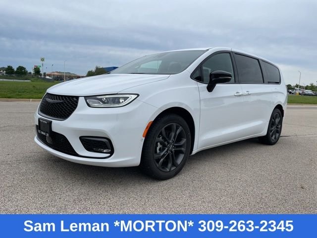 2026 Chrysler Pacifica Select's photo