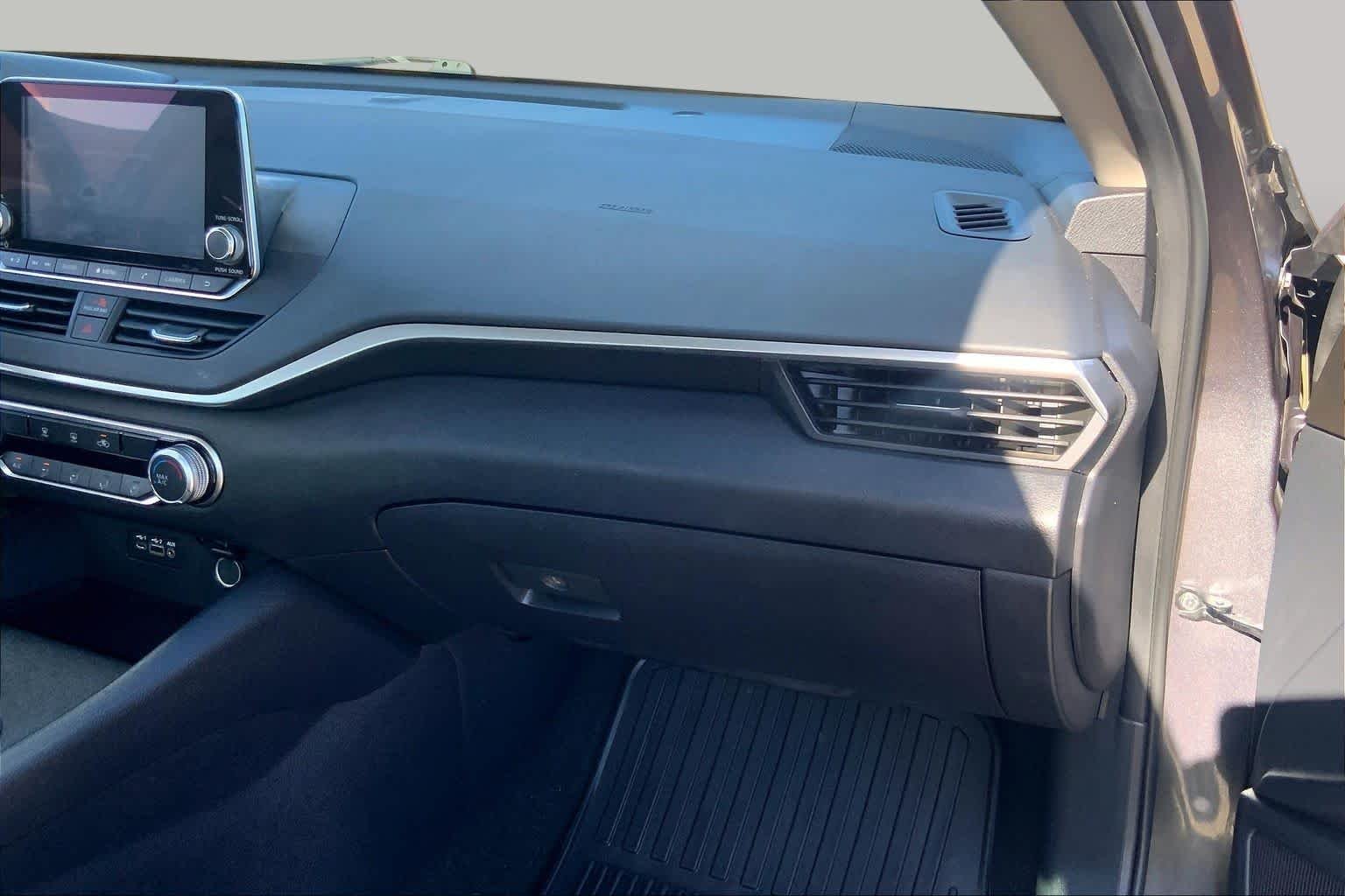 Used 2020 Gun Metallic Nissan 2.5 S image 18