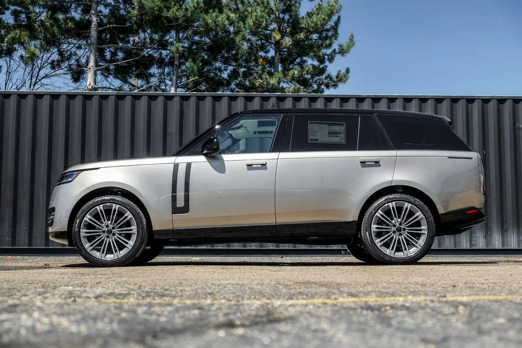 New 2026 Batumi Gold Land Rover SE image 3