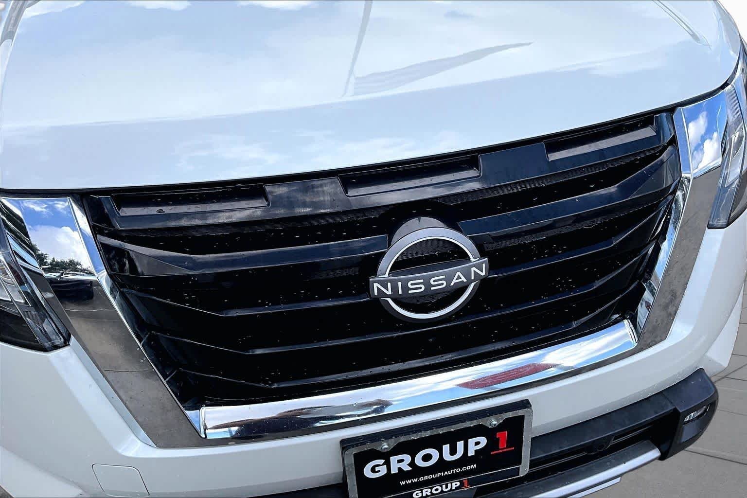 Used 2024 Pearl White Tricoat Nissan SL image 28