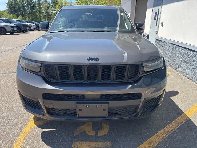 Certified Used 2023 Baltic Gray Metallic Clearcoat Jeep Altitude image 2