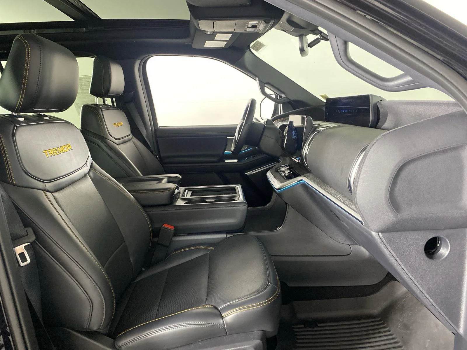 New 2025 Agate Black Metallic Ford TREMOR® image 29