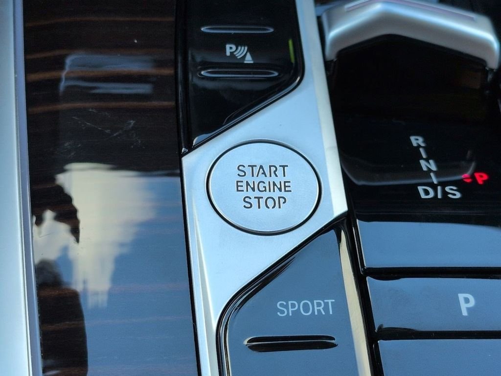 New 2027 Mineral White Metallic BMW xDrive40i image 29