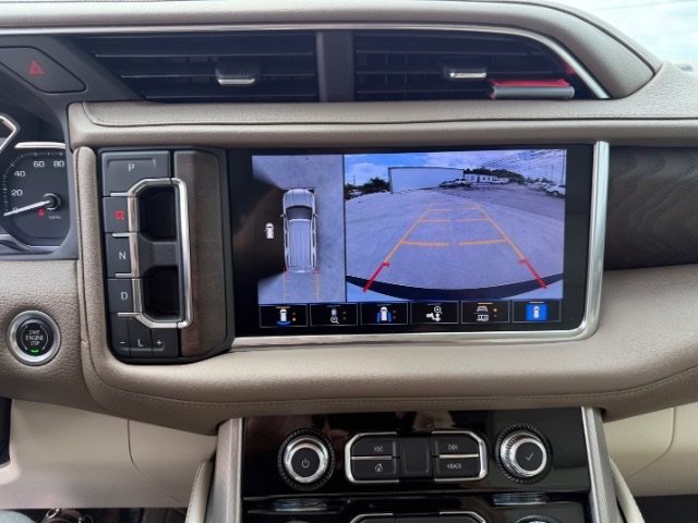 Used 2021 White Frost Tricoat GMC Denali image 17
