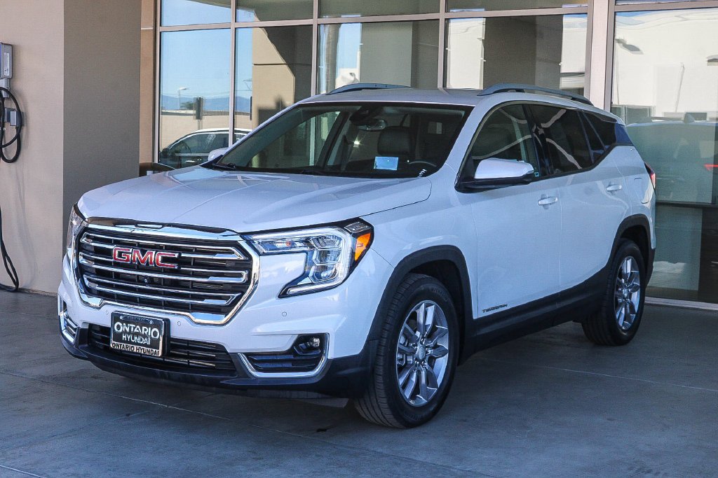Used 2023 White GMC SLT image 3