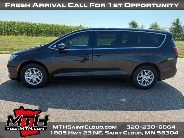 Used 2023 Black Chrysler Touring image 5