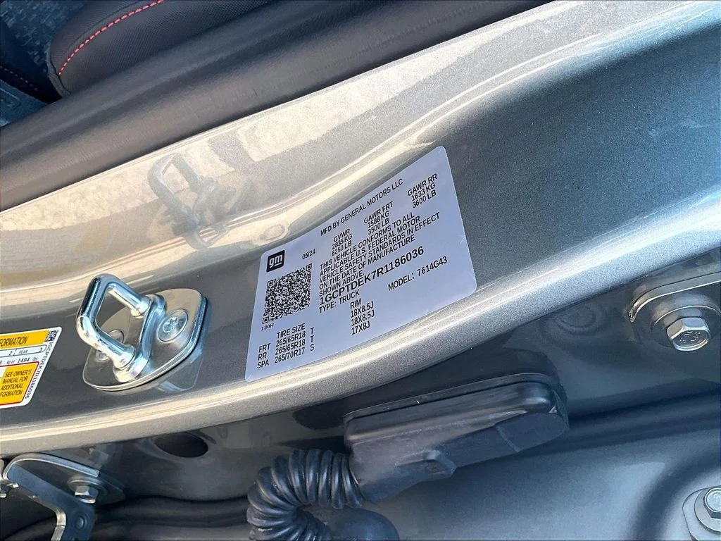 Used 2024 Gray Chevrolet Z71 image 22